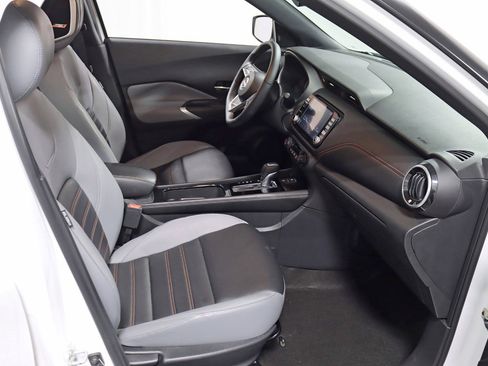 Used 2023 Nissan Kicks SR w/ SR Premium Package FWD image 29
