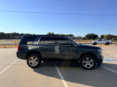 Used 2020 Chevrolet Tahoe LT w/ Luxury Package AWD/4WD image 4