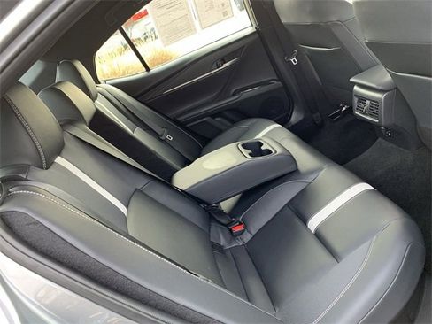 Used 2025 Toyota Camry SE image 12