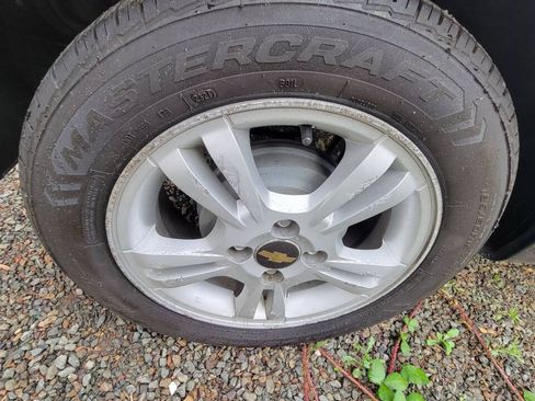 Used 2010 Chevrolet Aveo5 LT FWD image 8