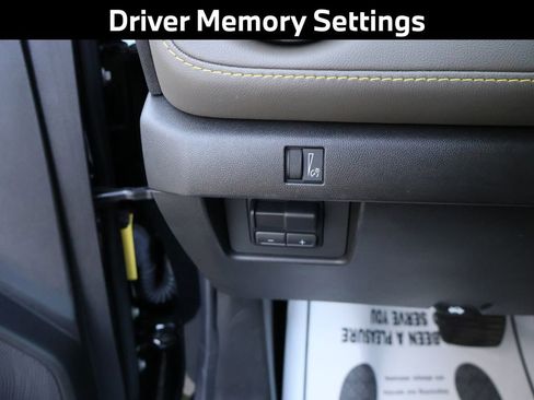 Used 2024 Chevrolet Colorado ZR2 w/ ZR2 Convenience Package III AWD/4WD image 39
