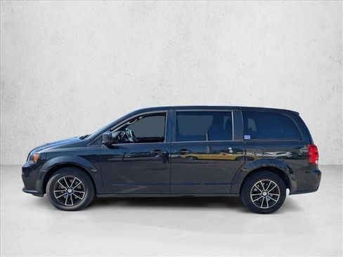 Used 2018 Dodge Grand Caravan SE image 6
