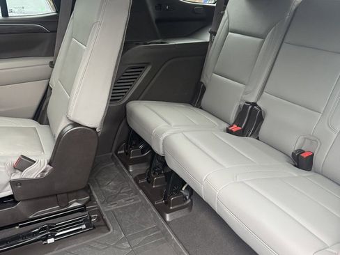 Used 2022 Chevrolet Tahoe LT w/ Luxury Package image 17