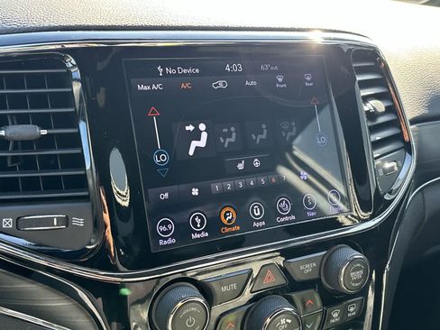 Used 2019 Jeep Grand Cherokee Limited w/ Trailer Tow Group IV image 12