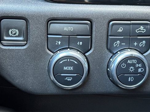 Used 2025 GMC Sierra 1500 SLT image 38