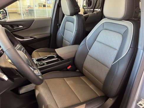 New 2026 Chevrolet Equinox LT w/ Convenience Package II FWD image 13