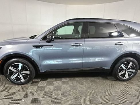 Used 2021 Kia Sorento S w/ Panoramic Sunroof Package FWD image 5