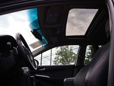 Used 2013 Toyota Camry SE w/ Convenience Pkg FWD image 29