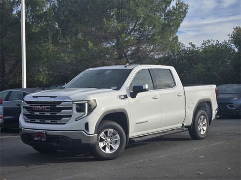 New 2026 GMC Sierra 1500 SLE image 8