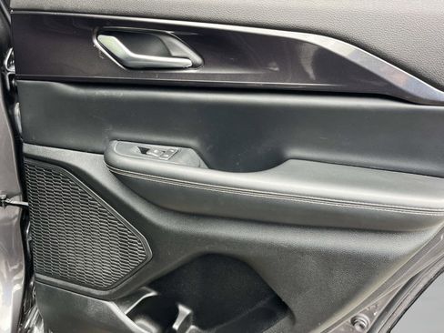 Used 2023 Jeep Grand Cherokee Altitude image 21