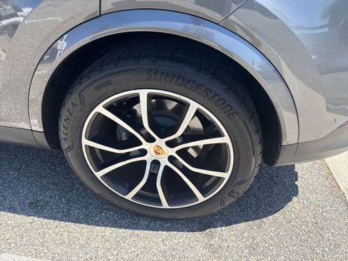 Used 2024 Porsche Cayenne Coupe image 9