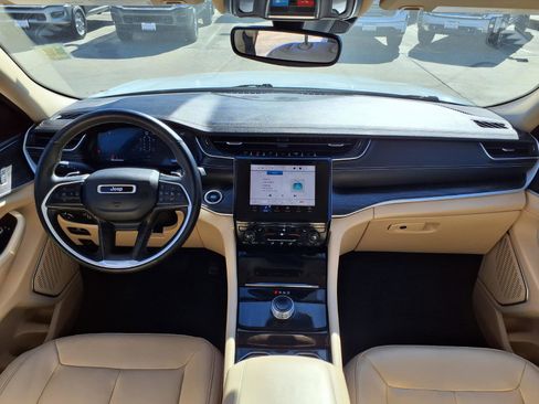 Used 2022 Jeep Grand Cherokee Limited image 13
