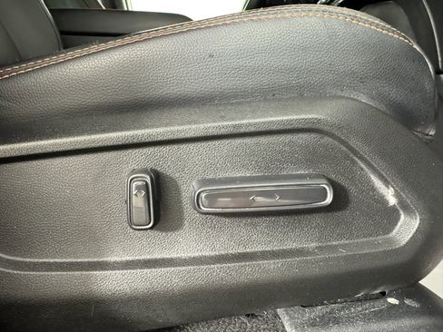 Used 2025 Honda Pilot TrailSport image 38