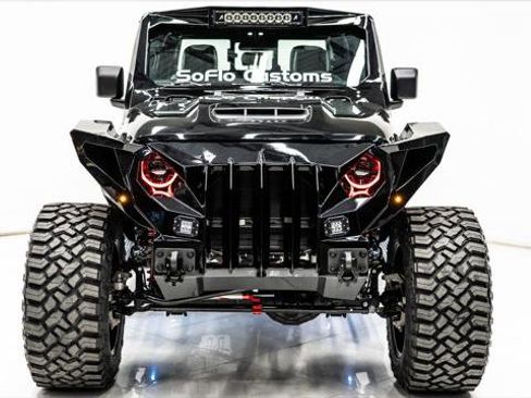 Used 2025 Jeep Gladiator Sport image 14