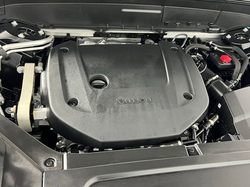 Used 2025 Volvo XC90 B6 Plus image 38