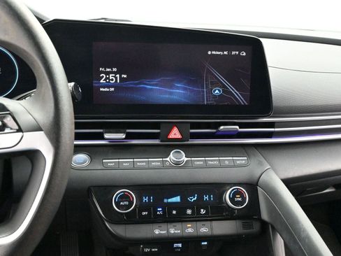 Used 2024 Hyundai Elantra SEL image 18