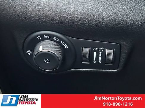 Used 2025 Jeep Compass Limited AWD/4WD image 22