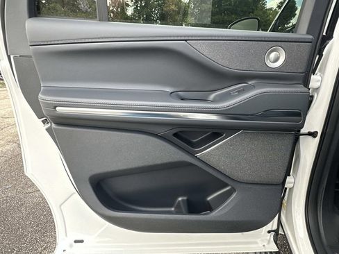 New 2025 Lincoln Navigator L Reserve w/ Jet Appearance Package image 25