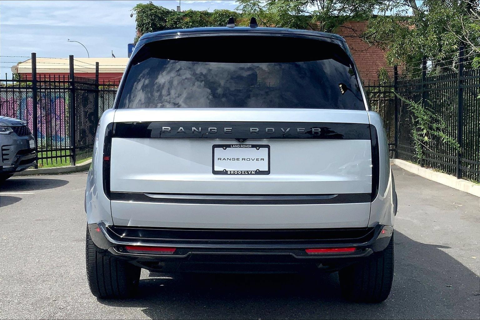 Certified 2025 Land Rover Range Rover SE AWD/4WD image 4