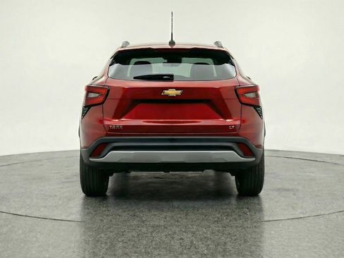 Used 2025 Chevrolet Trax LT FWD image 7