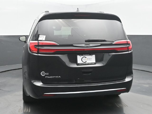 Used 2022 Chrysler Pacifica Touring-L FWD image 5