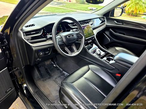 Used 2023 Jeep Grand Cherokee 4WD 4xe image 3