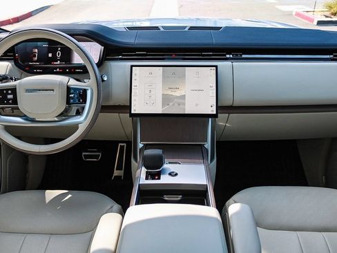 Used 2025 Land Rover Range Rover SE AWD/4WD image 12
