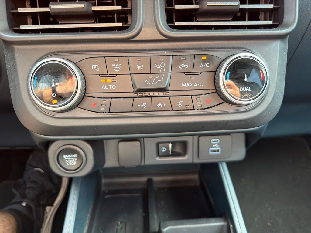 Used 2024 Ford Maverick Lariat w/ Black Appearance Package FWD image 37