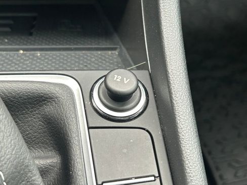 Used 2025 Volkswagen Jetta SE FWD image 29