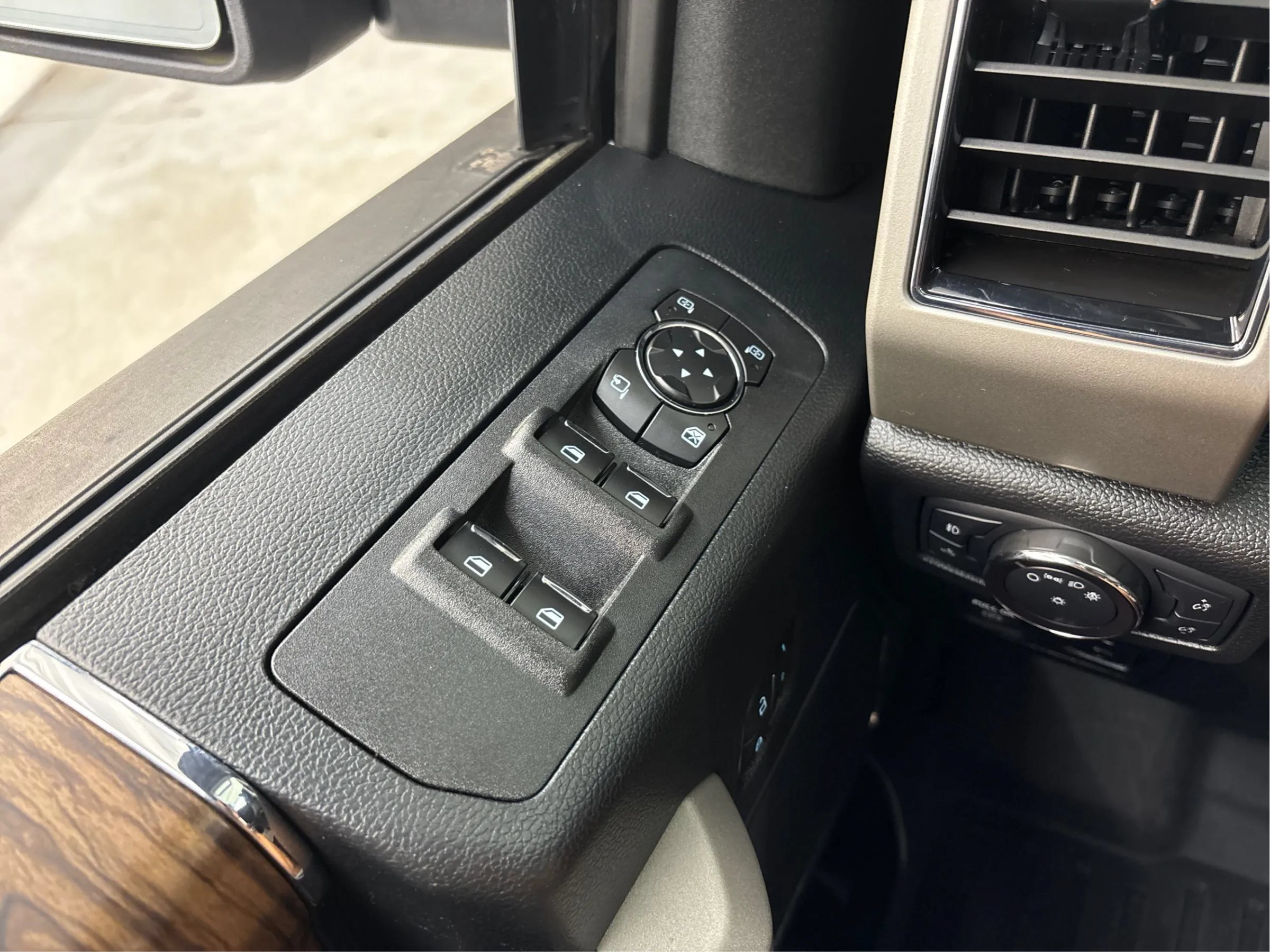 Used 2019 Ford F150 Lariat AWD/4WD image 40