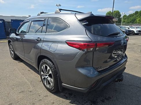 Used 2020 Toyota Highlander XLE AWD/4WD image 5