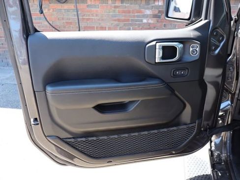 Used 2025 Jeep Wrangler Unlimited Sahara AWD/4WD image 11