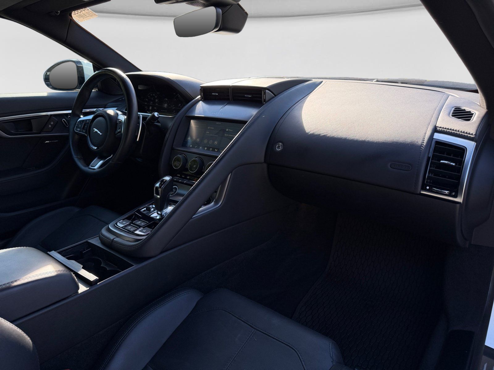 Used 2023 Jaguar F-TYPE R-Dynamic AWD/4WD image 18
