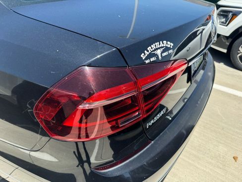 Used 2017 Volkswagen Passat 1.8T R-Line w/ R-Line Lighting Package FWD image 7