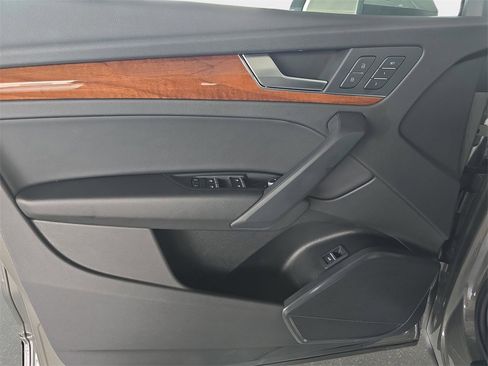 Used 2023 Audi Q5 2.0T Premium w/ Convenience Package image 26