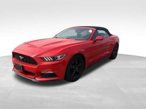 Used 2015 Ford Mustang Convertible RWD image 2