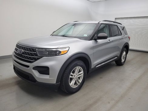 Used 2022 Ford Explorer XLT AWD/4WD image 2
