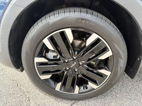 Used 2024 Kia Telluride SX w/ Towing Package FWD image 21