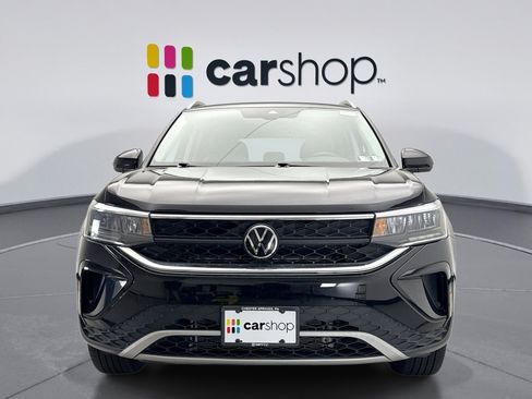 Used 2024 Volkswagen Taos SE w/ Panoramic Sunroof Package AWD/4WD image 8