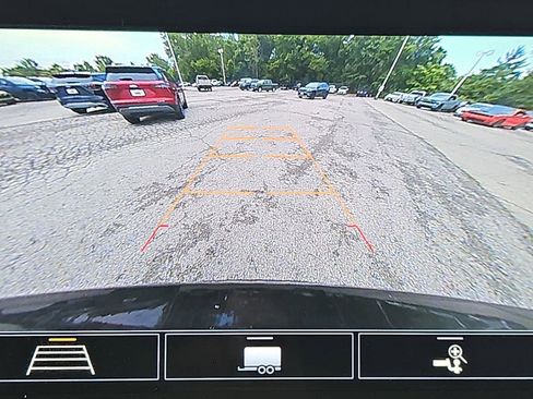 Used 2020 Chevrolet Traverse LT FWD image 29