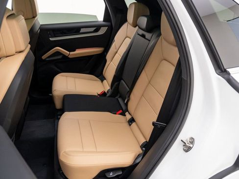 Used 2025 Porsche Cayenne image 19