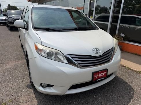 Used 2016 Toyota Sienna XLE w/ Outdoor Package AWD/4WD image 2