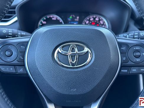 Used 2020 Toyota RAV4 XLE image 26