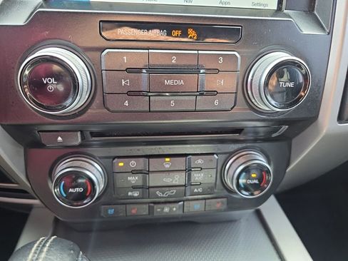 Used 2017 Ford F150 Lariat image 31