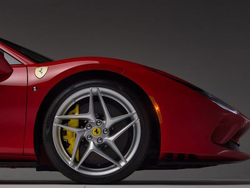 Used 2021 Ferrari F8 Tributo image 10