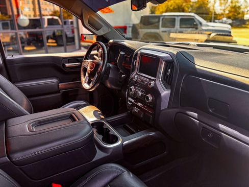 Used 2020 GMC Sierra 1500 SLT image 17