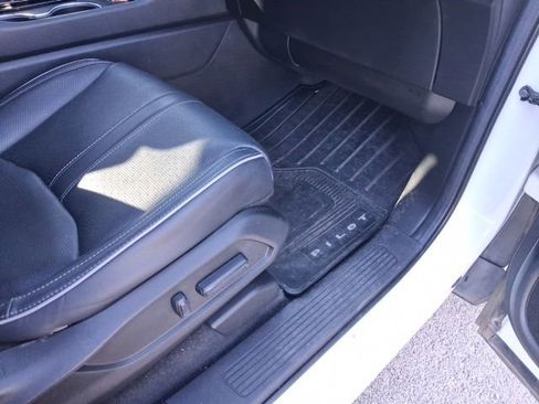 Used 2023 Honda Pilot Elite image 12