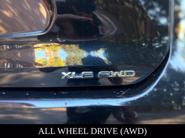 Used 2020 Toyota Highlander XLE AWD/4WD image 50