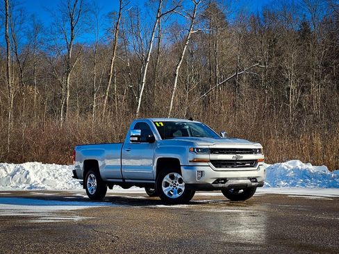 Used 2017 Chevrolet Silverado 1500 LT w/ LT Convenience Package image 2