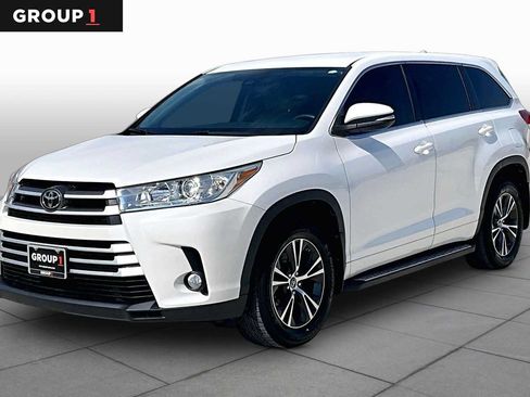 Used 2018 Toyota Highlander Plus FWD image 1